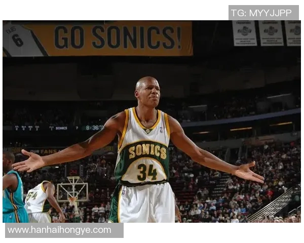 雷阿伦单挑技巧解析:如何在篮球场上运用他的绝妙战术与风格 雷阿伦单挑技巧解析:如何在篮球场上运用他的绝妙战术与风格